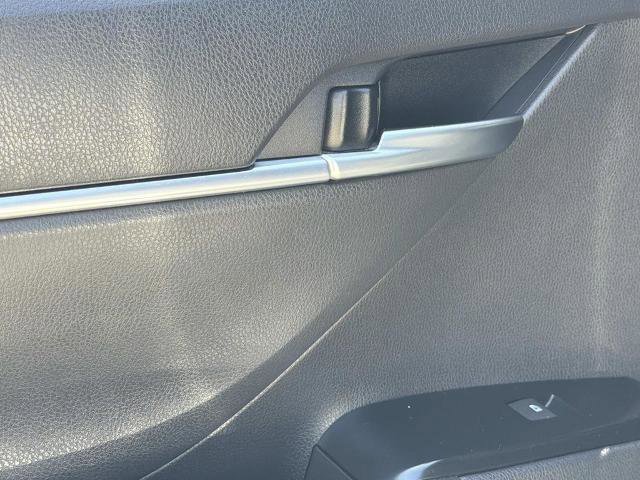 Used 2019 Toyota Camry SE w/ Convenience Package FWD image 19