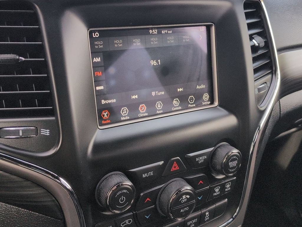 Used 2021 Jeep Grand Cherokee Laredo AWD/4WD image 19