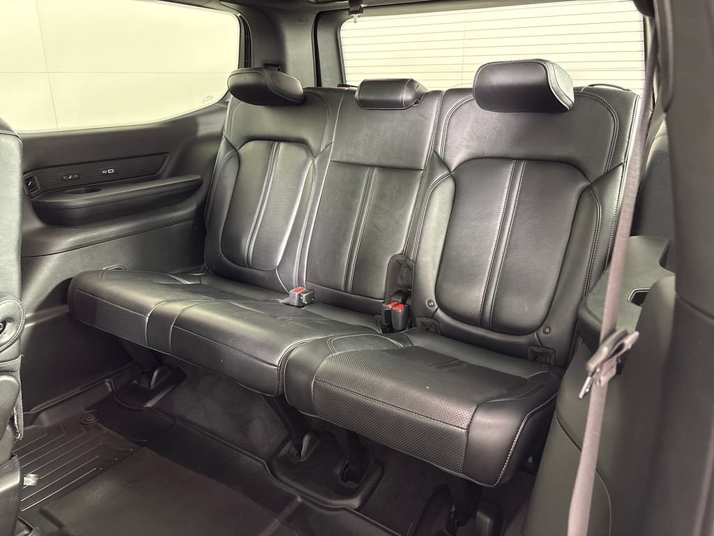Used 2022 Jeep Wagoneer Series II AWD/4WD image 32