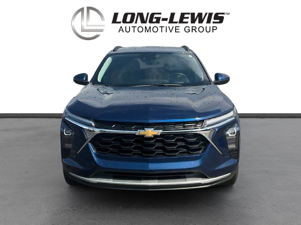 Used 2024 Chevrolet Trax LT w/ Sunroof Package FWD image 11