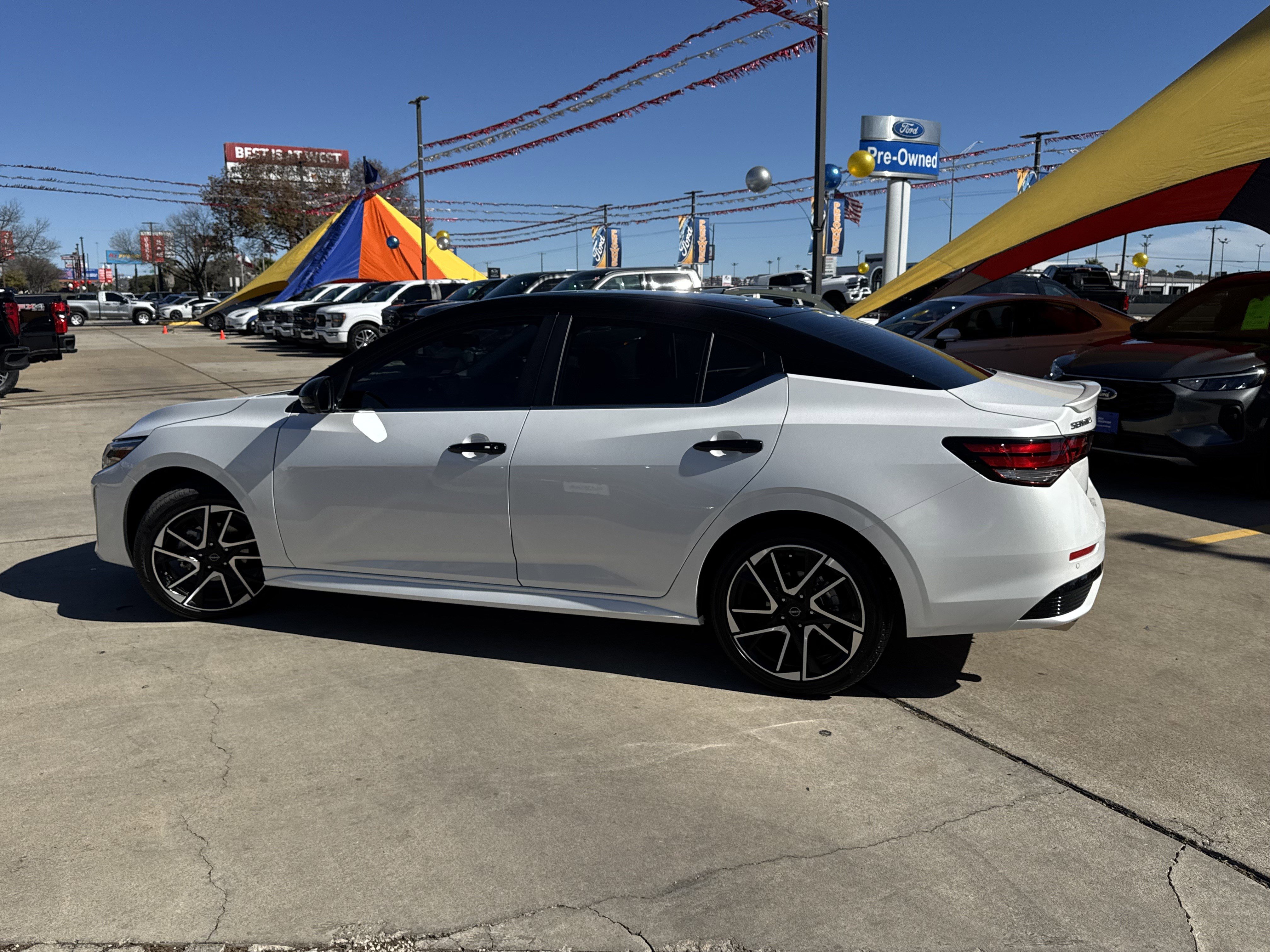 Used 2025 Nissan Sentra SR w/ SR Premium Package image 9
