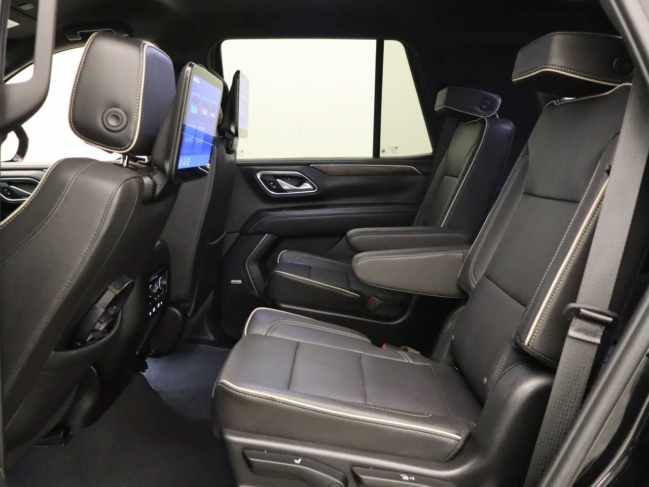 Used 2024 Chevrolet Tahoe Premier w/ Advanced Technology Package AWD/4WD image 18