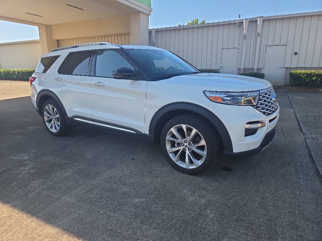 Certified 2023 Ford Explorer Platinum w/ Technology Package AWD/4WD image 11