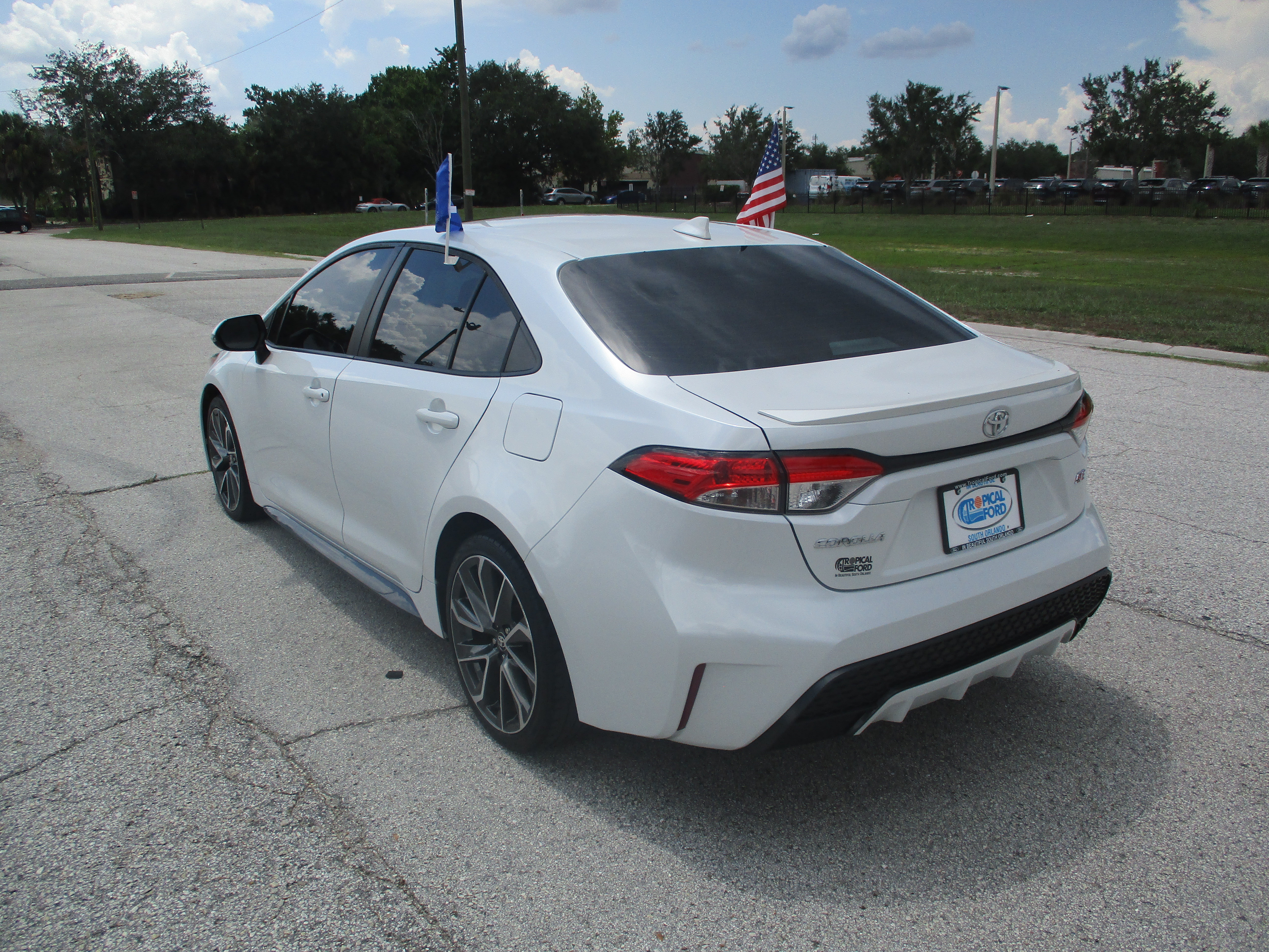 Used 2022 Toyota Corolla SE w/ SE Premium Package FWD image 5