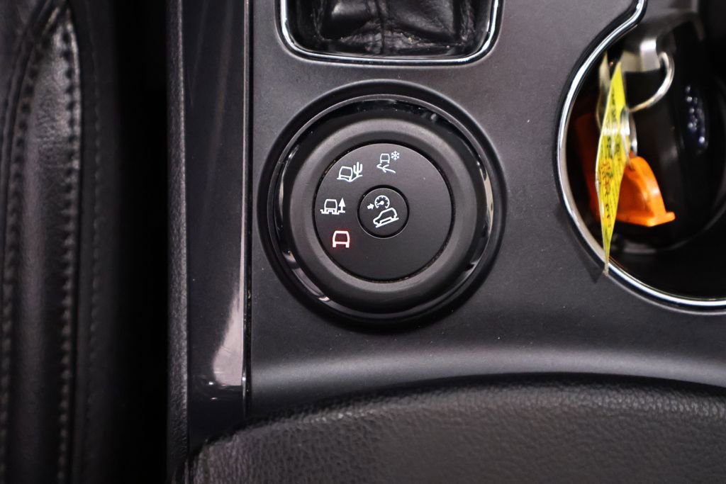 Certified 2018 Ford Explorer XLT w/ Equipment Group 202A image 38