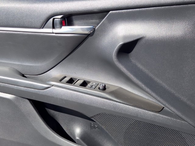 Used 2021 Toyota Camry SE FWD image 30