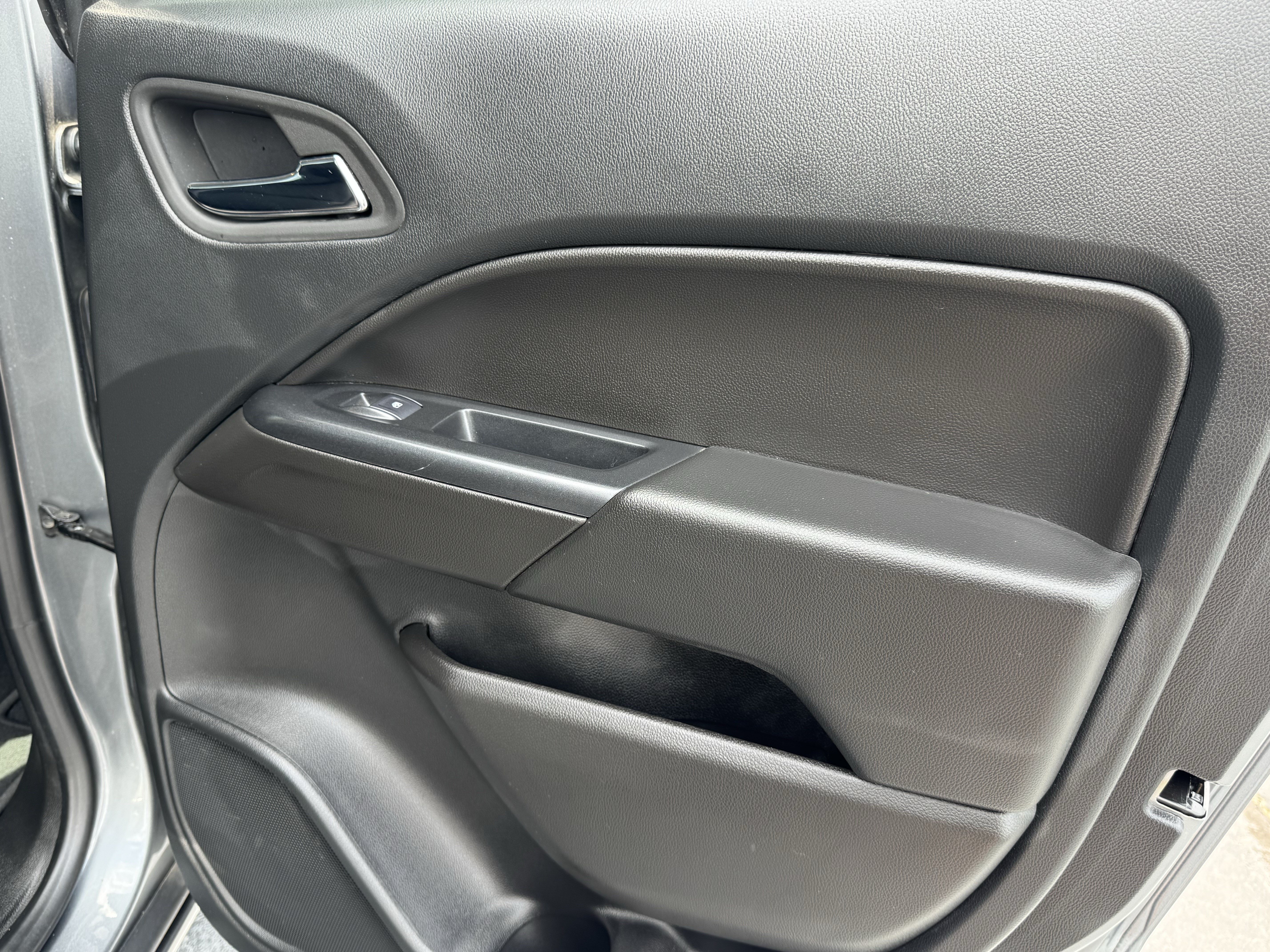 Used 2022 Chevrolet Colorado LT w/ Luxury Package RWD image 18