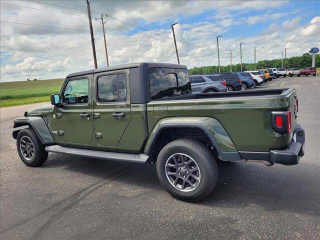 Used 2022 Jeep Gladiator Overland w/ Cold Weather Group AWD/4WD image 11