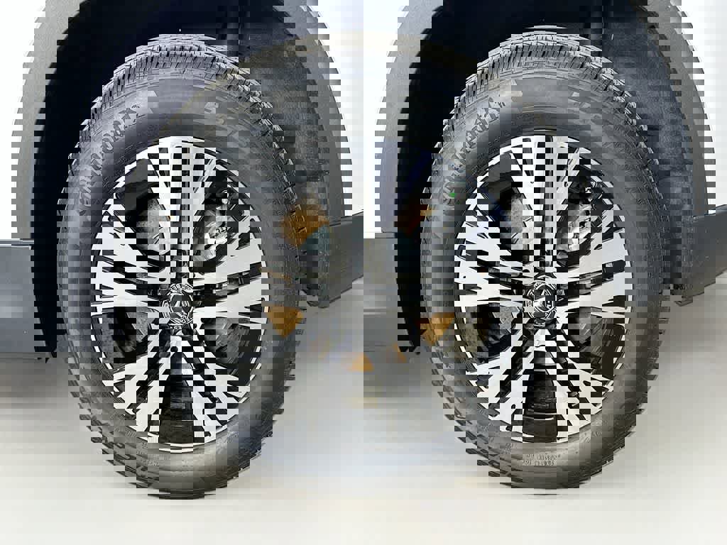 Used 2025 Mercedes-Benz GLA 250 4MATIC image 11