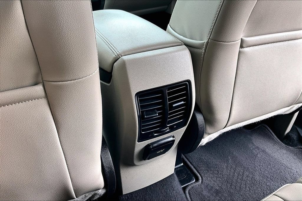 Certified 2017 Ford Escape Titanium FWD image 33