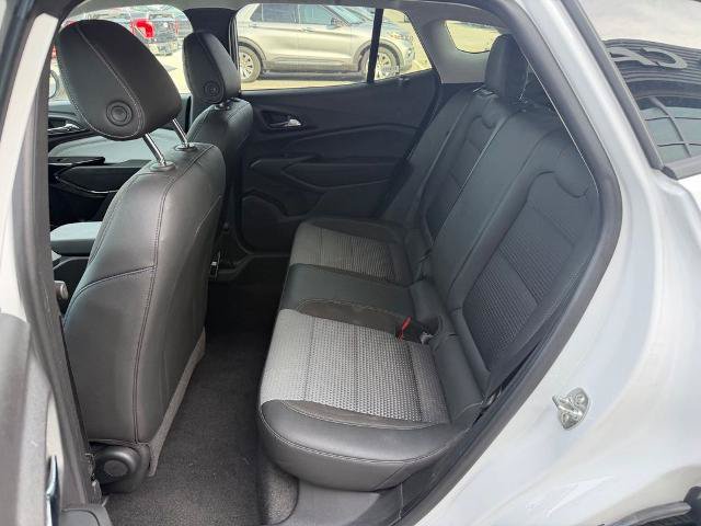Used 2025 Chevrolet Trax LT w/ LT Convenience Package FWD image 13