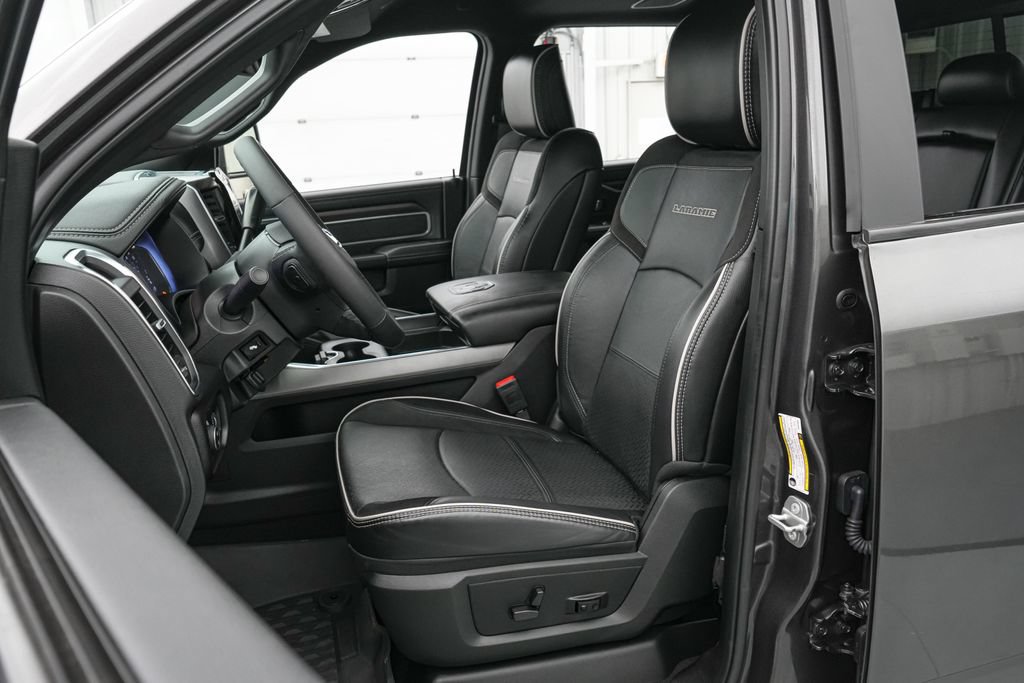 Used 2025 RAM 2500 Laramie AWD/4WD image 12