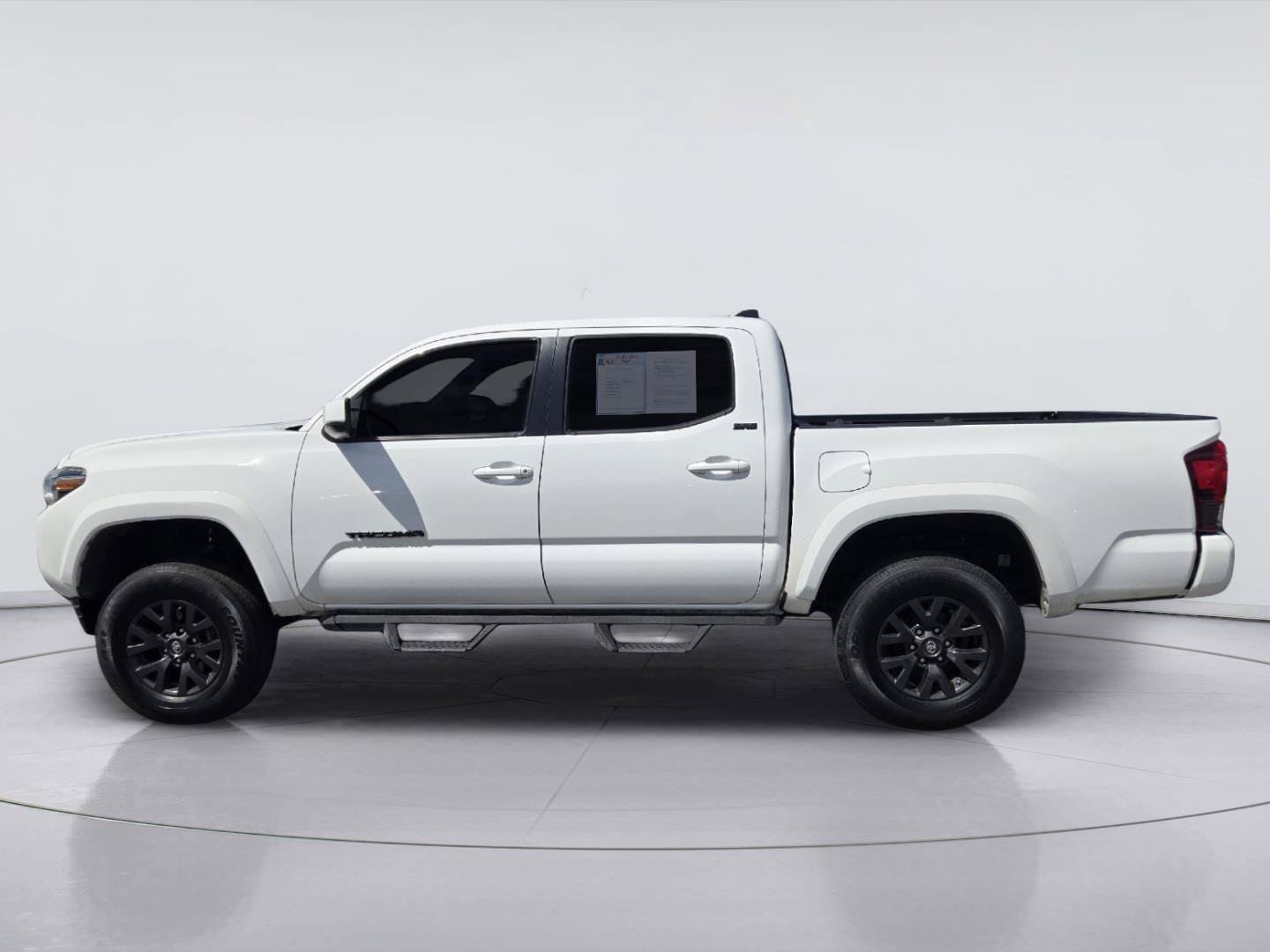 Used 2020 Toyota Tacoma SR5 w/ SR5 Appearance Package (SM) RWD image 5