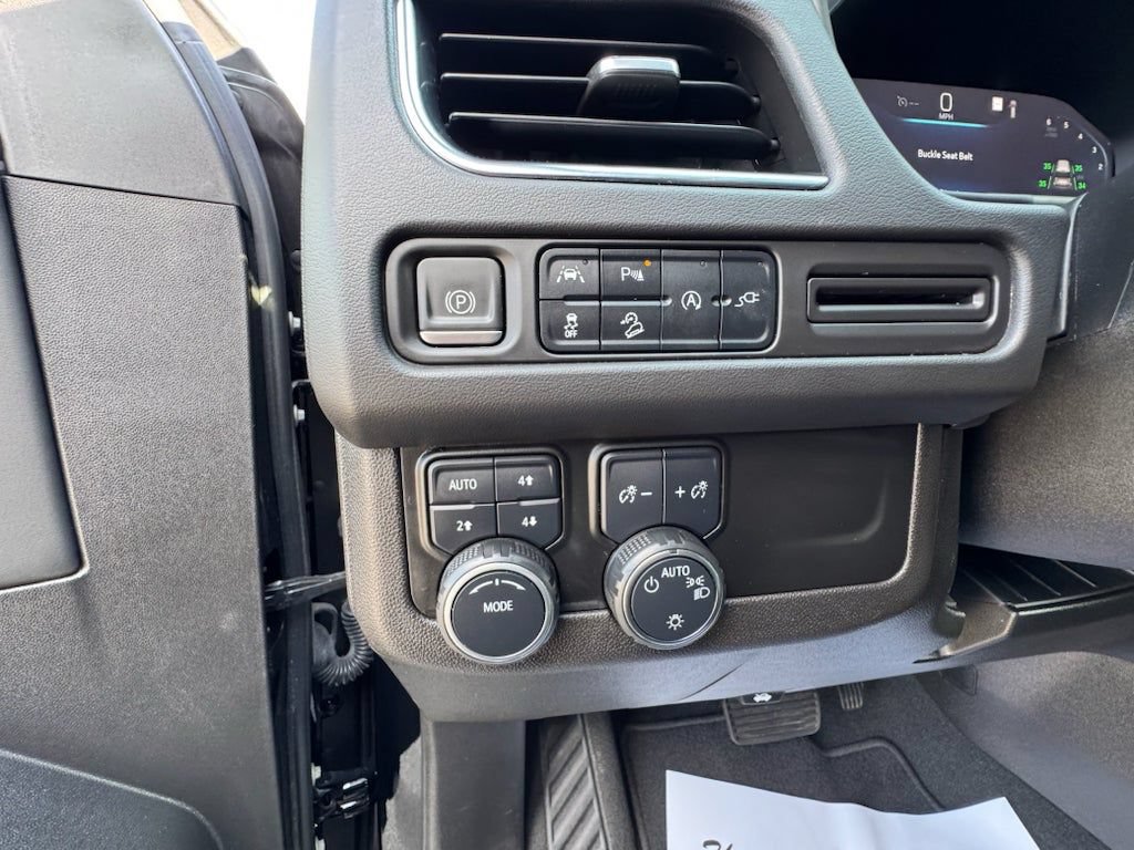 Used 2022 Chevrolet Suburban Z71 AWD/4WD image 31