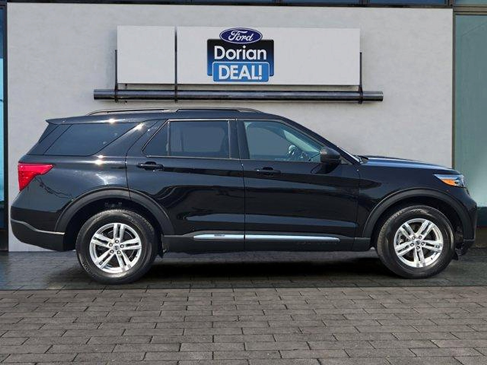 Certified 2023 Ford Explorer XLT w/ Equipment Group 202A AWD/4WD image 2