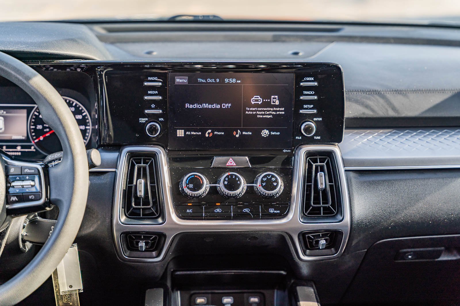 Used 2023 Kia Sorento LX image 29