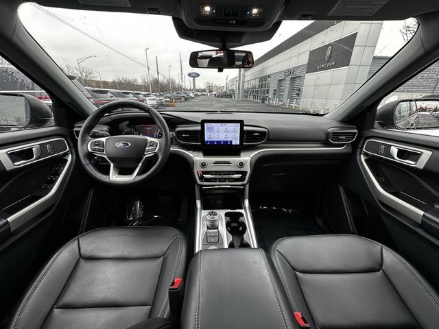 Certified 2022 Ford Explorer XLT w/ Equipment Group 202A image 3