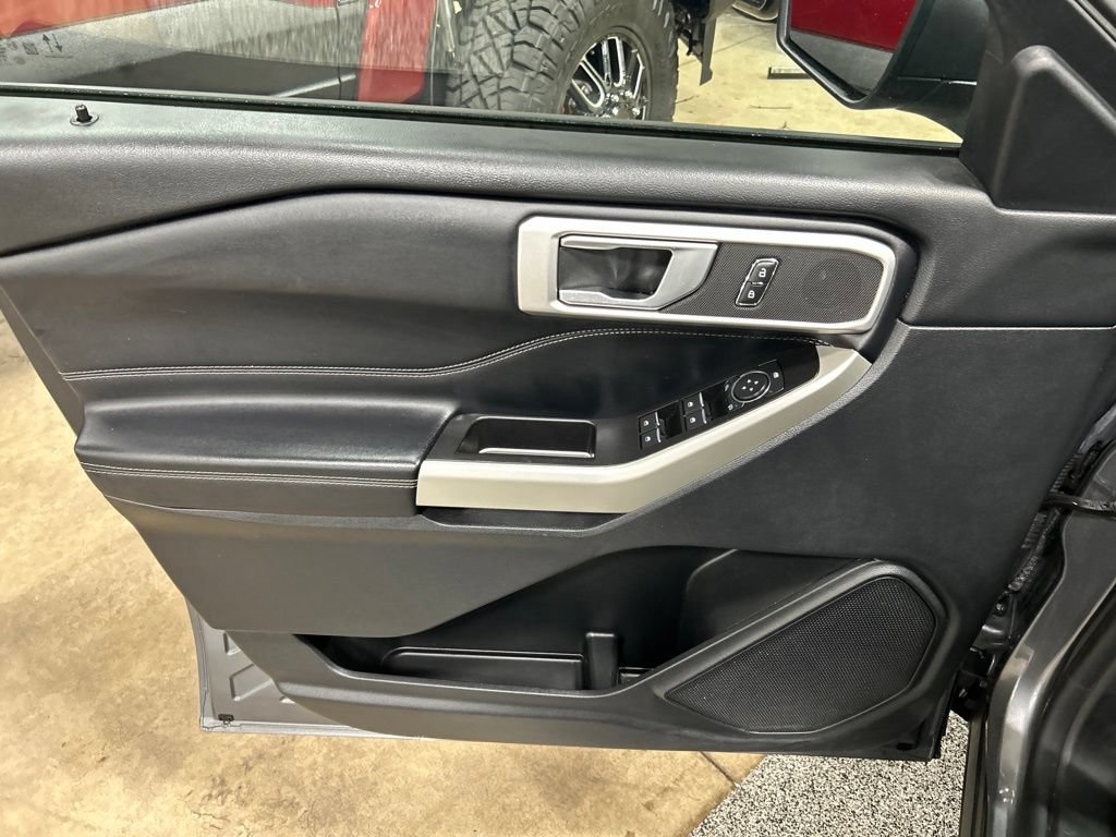 Certified 2021 Ford Explorer XLT w/ Equipment Group 202A AWD/4WD image 14