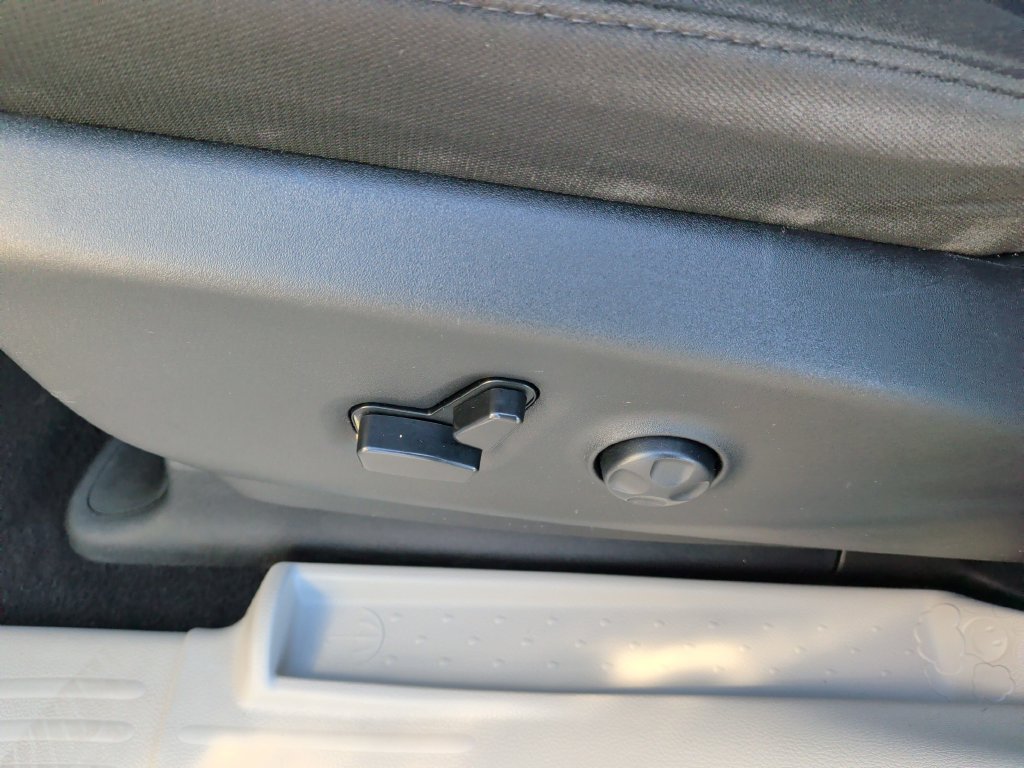 Used 2023 Chrysler Voyager LX FWD image 19