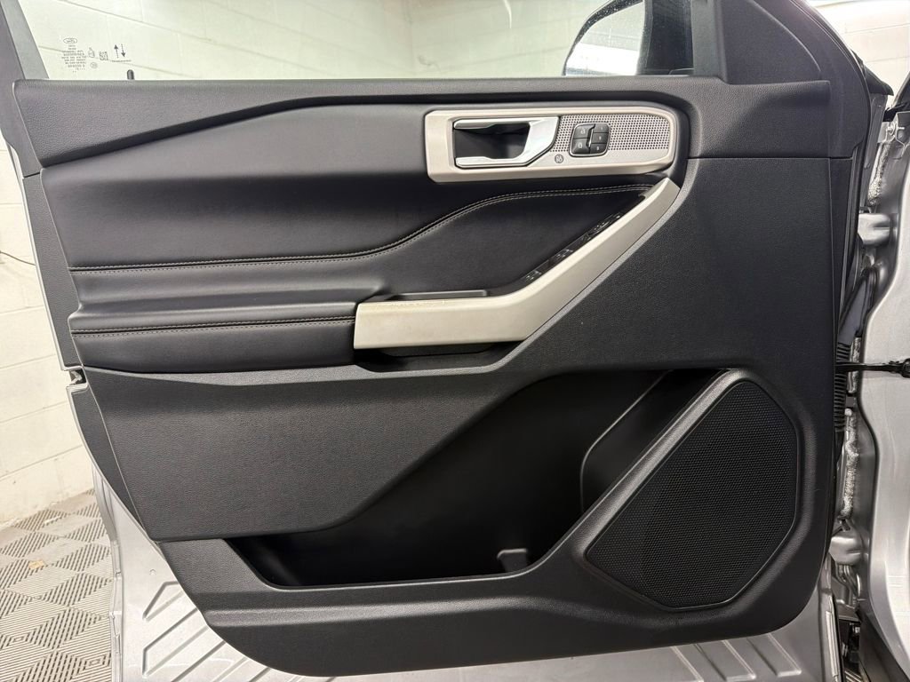 Certified 2021 Ford Explorer Limited w/ Equipment Group 301A RWD image 16