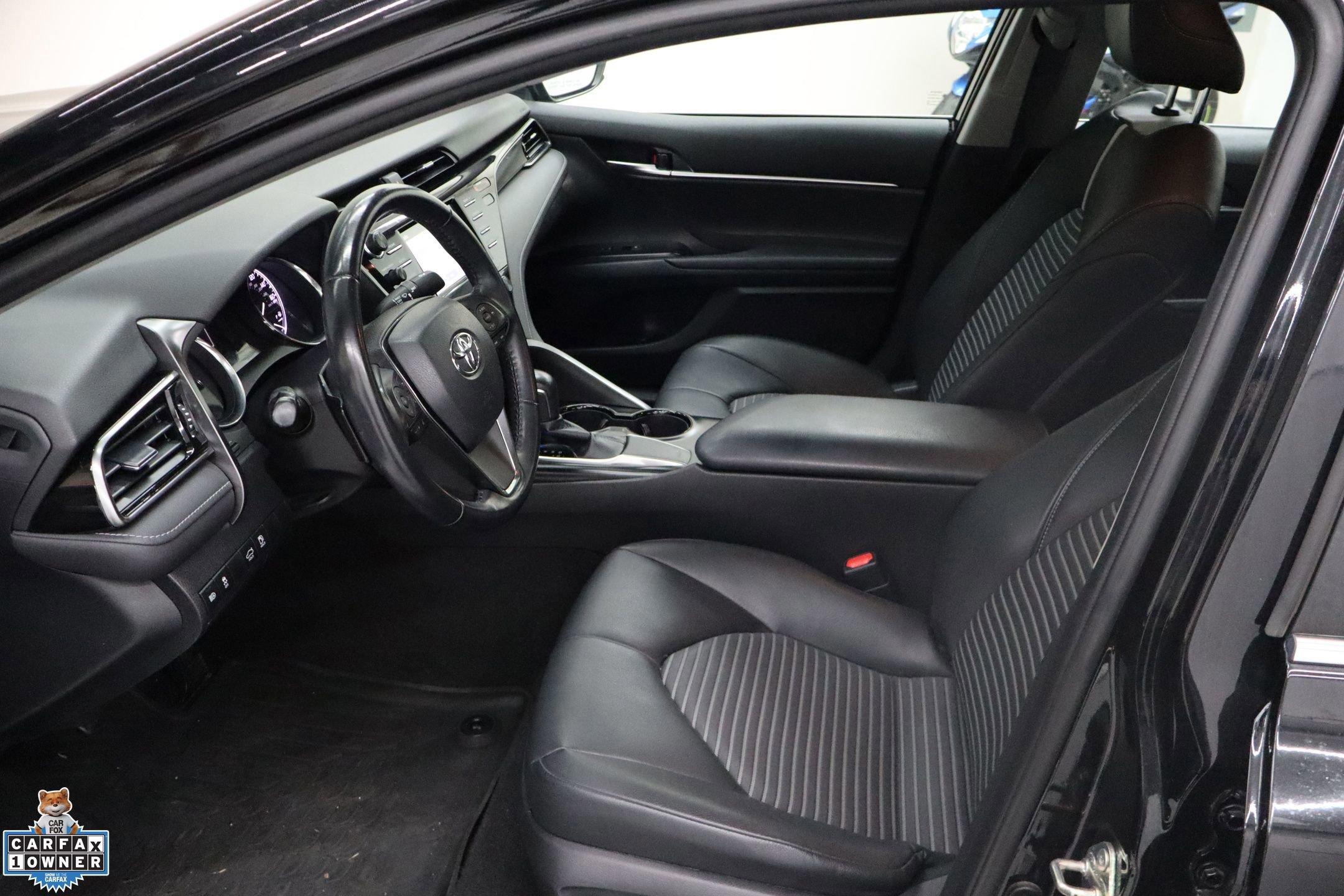 Used 2019 Toyota Camry SE image 24