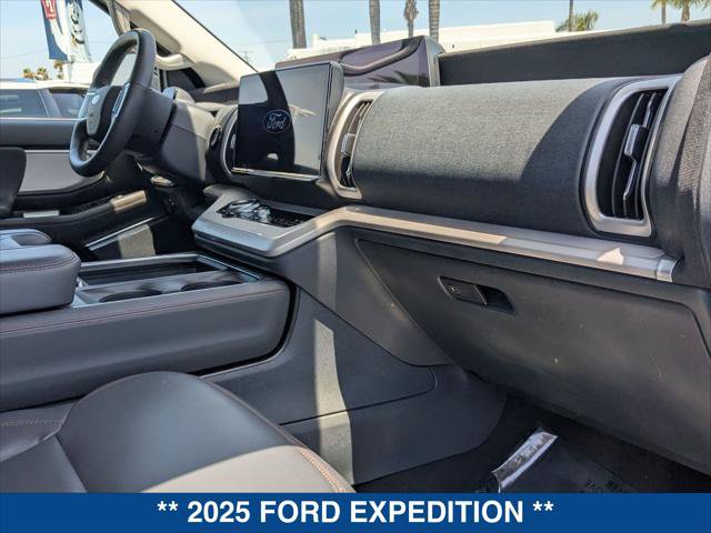 Certified 2025 Ford Expedition Active AWD/4WD image 23