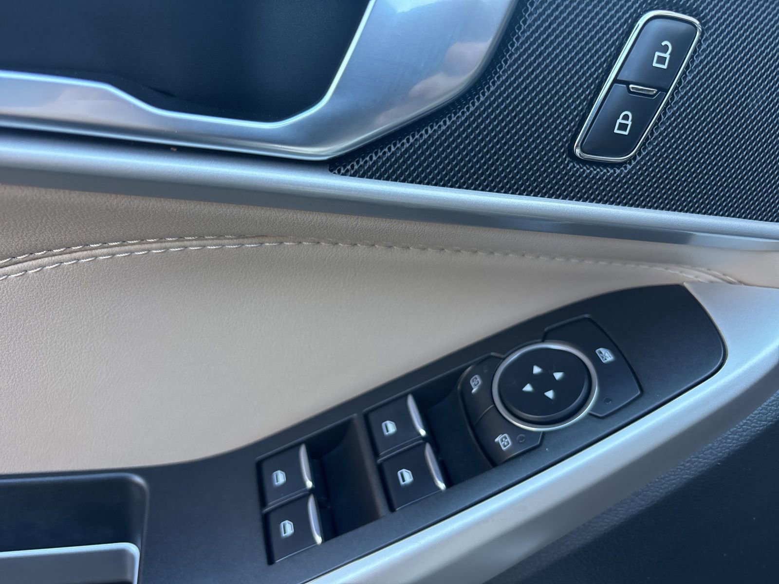 Certified 2023 Ford Explorer XLT w/ Equipment Group 202A image 15