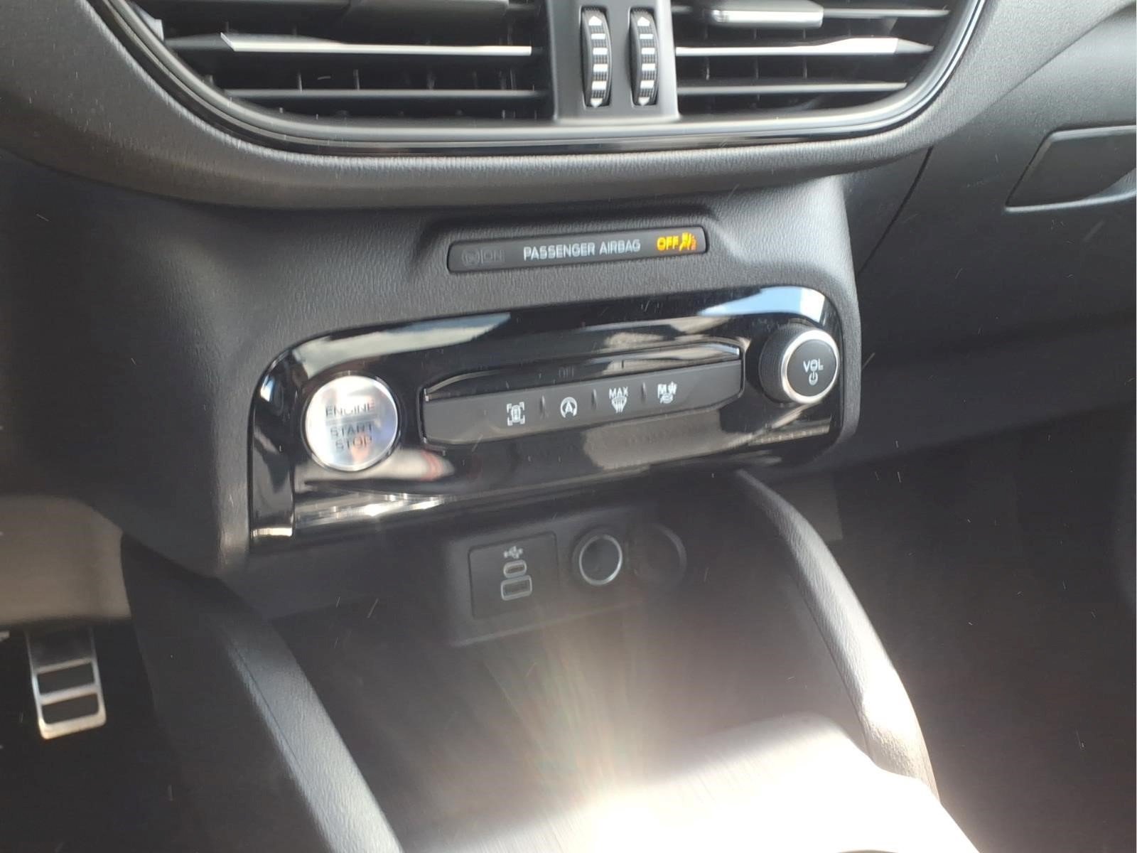Certified 2024 Ford Escape ST-Line w/ Tech Pack #1 AWD/4WD image 18