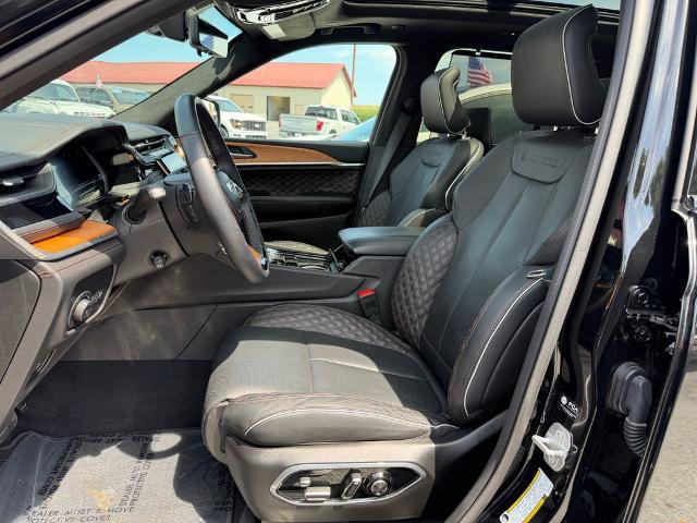 Used 2023 Jeep Grand Cherokee Summit AWD/4WD image 11