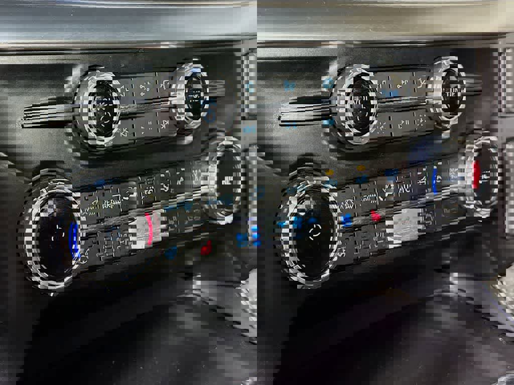 Certified 2023 Ford F150 Lariat w/ Equipment Group 502A High image 18