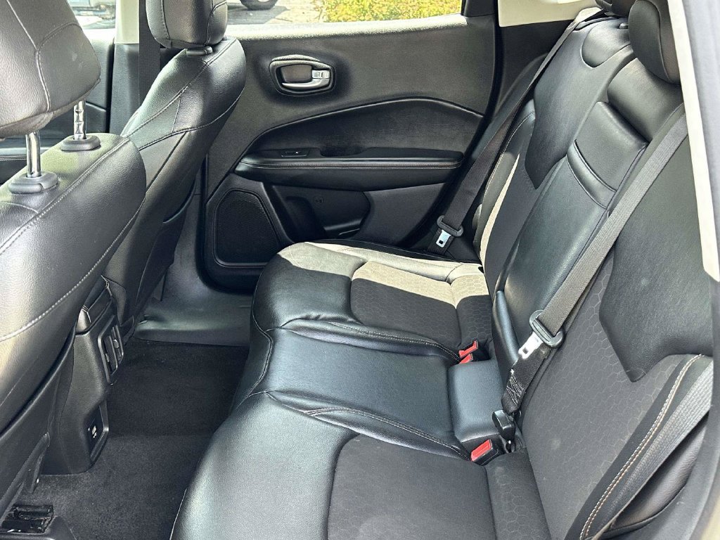 Used 2018 Jeep Compass Latitude AWD/4WD image 13