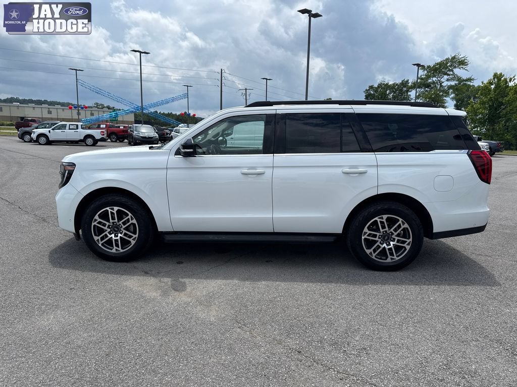 Certified 2025 Ford Expedition Active AWD/4WD image 3