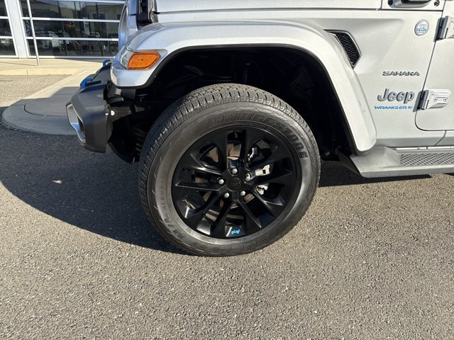 Used 2023 Jeep Wrangler Unlimited Sahara AWD/4WD image 8