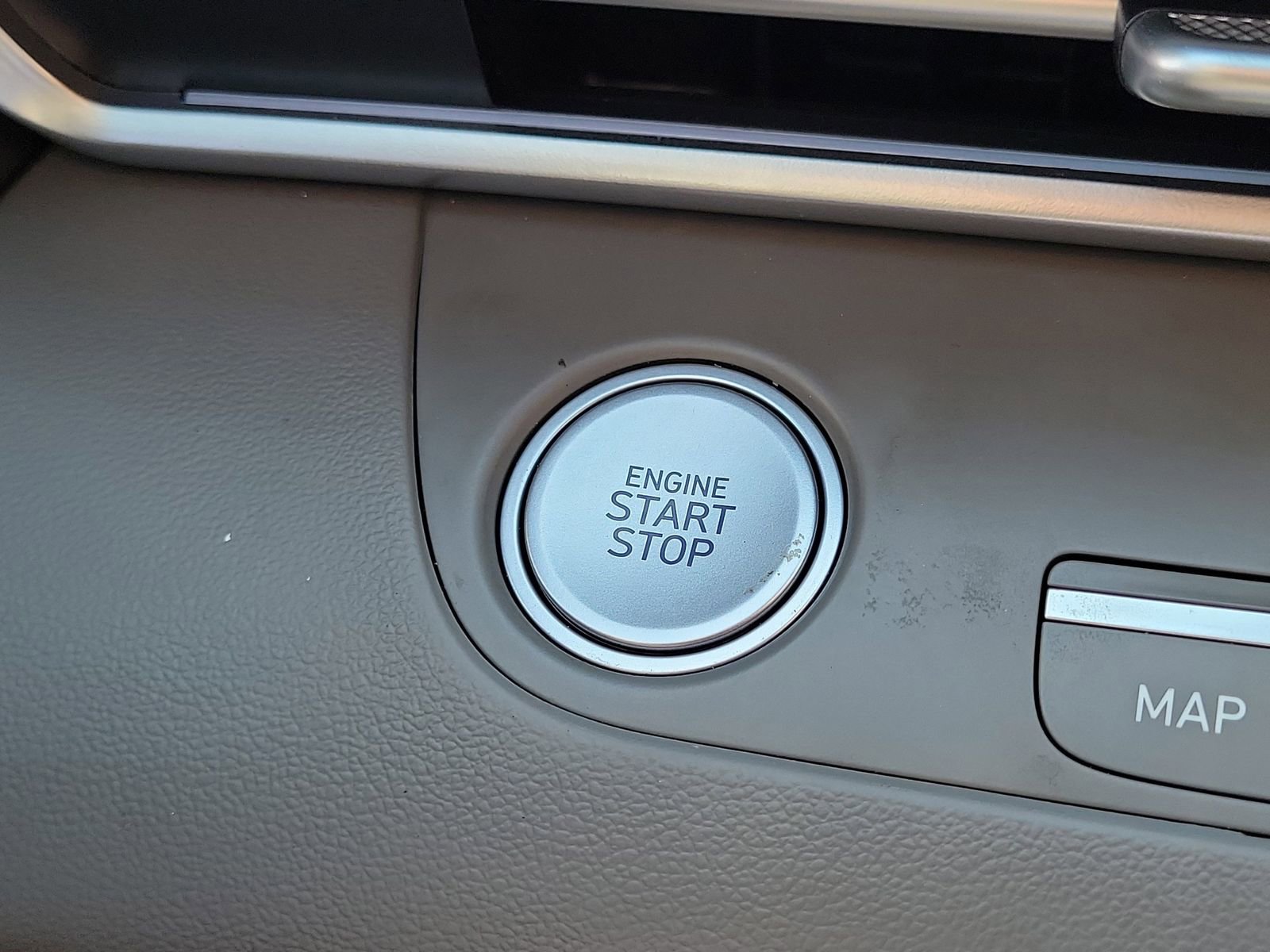 Used 2025 Hyundai Elantra SEL FWD image 27