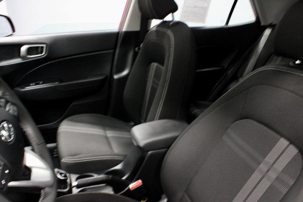 Used 2025 Hyundai Venue SEL FWD image 23