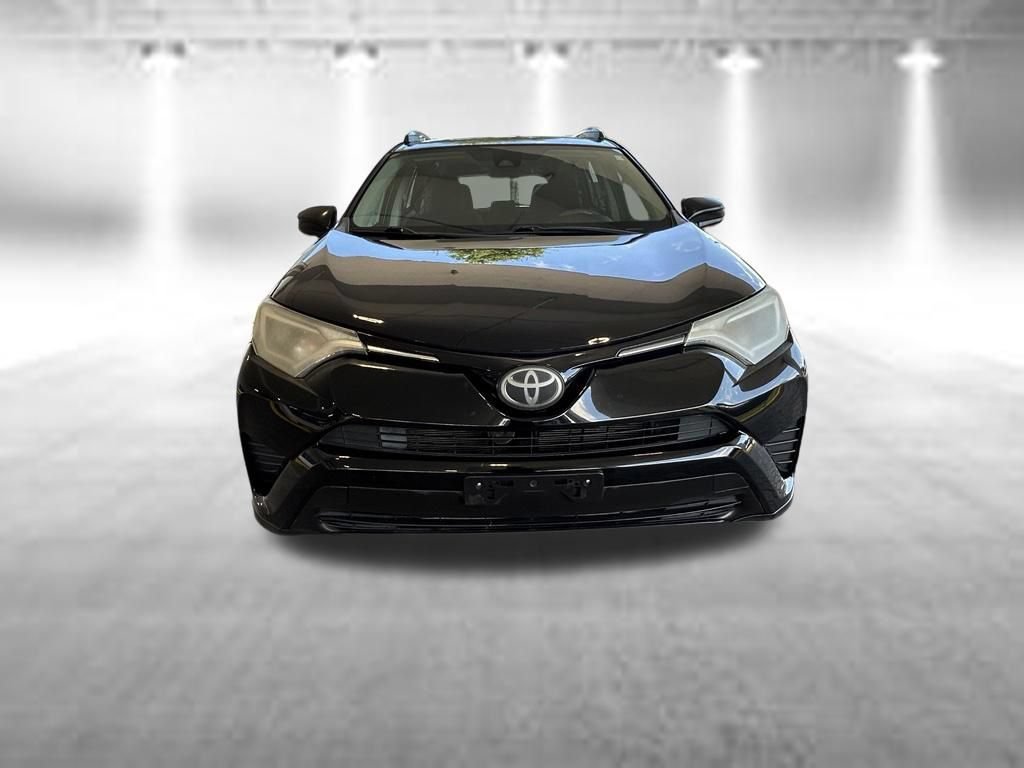 Used 2018 Toyota RAV4 LE FWD image 9