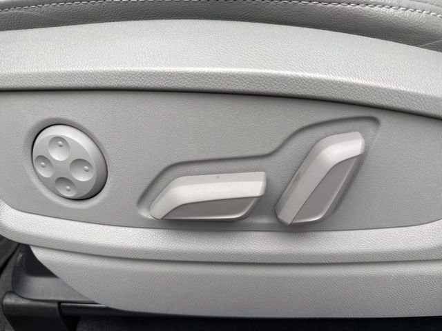 Used 2022 Audi Q5 2.0T Premium w/ Convenience Package image 12