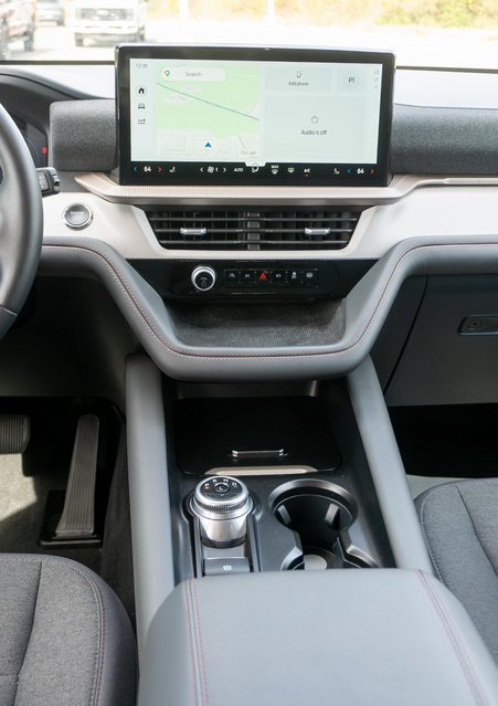 Certified 2025 Ford Explorer Active AWD/4WD image 15