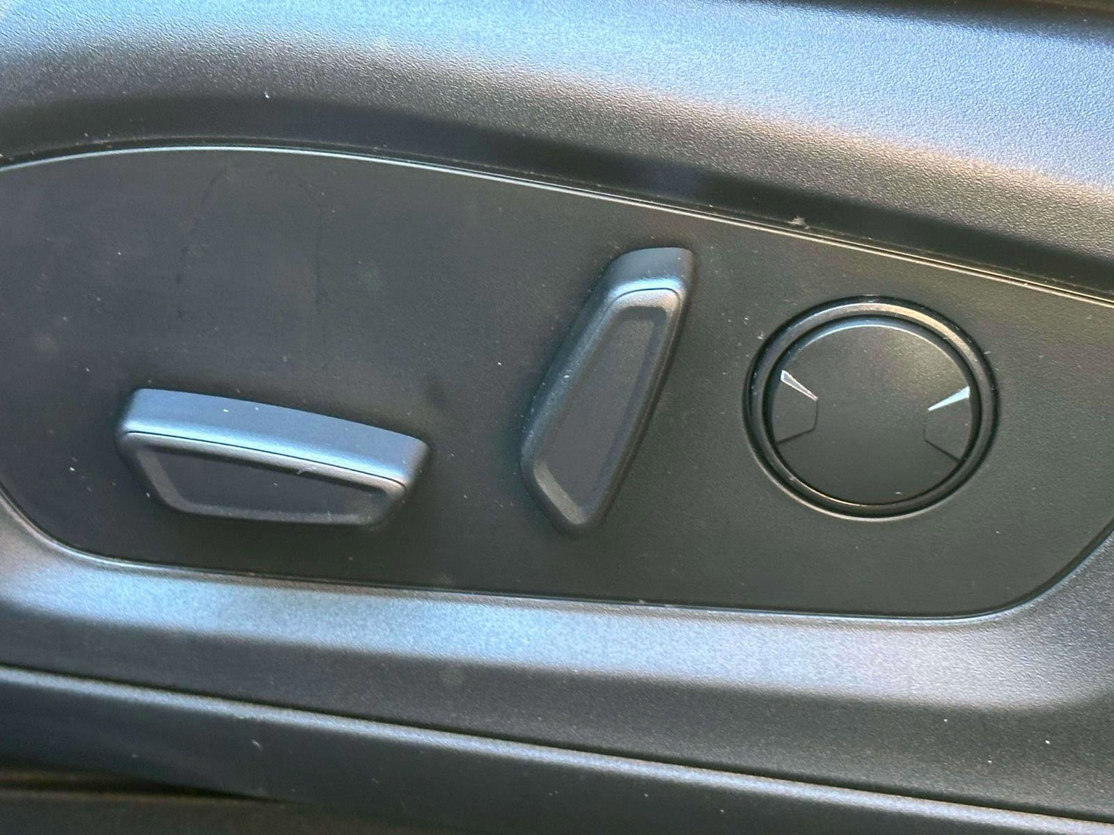 Certified 2022 Ford Explorer XLT w/ Equipment Group 202A image 18