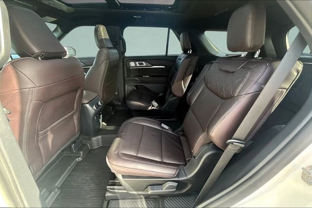Certified 2025 Ford Explorer Platinum w/ Ultimate Package AWD/4WD image 24