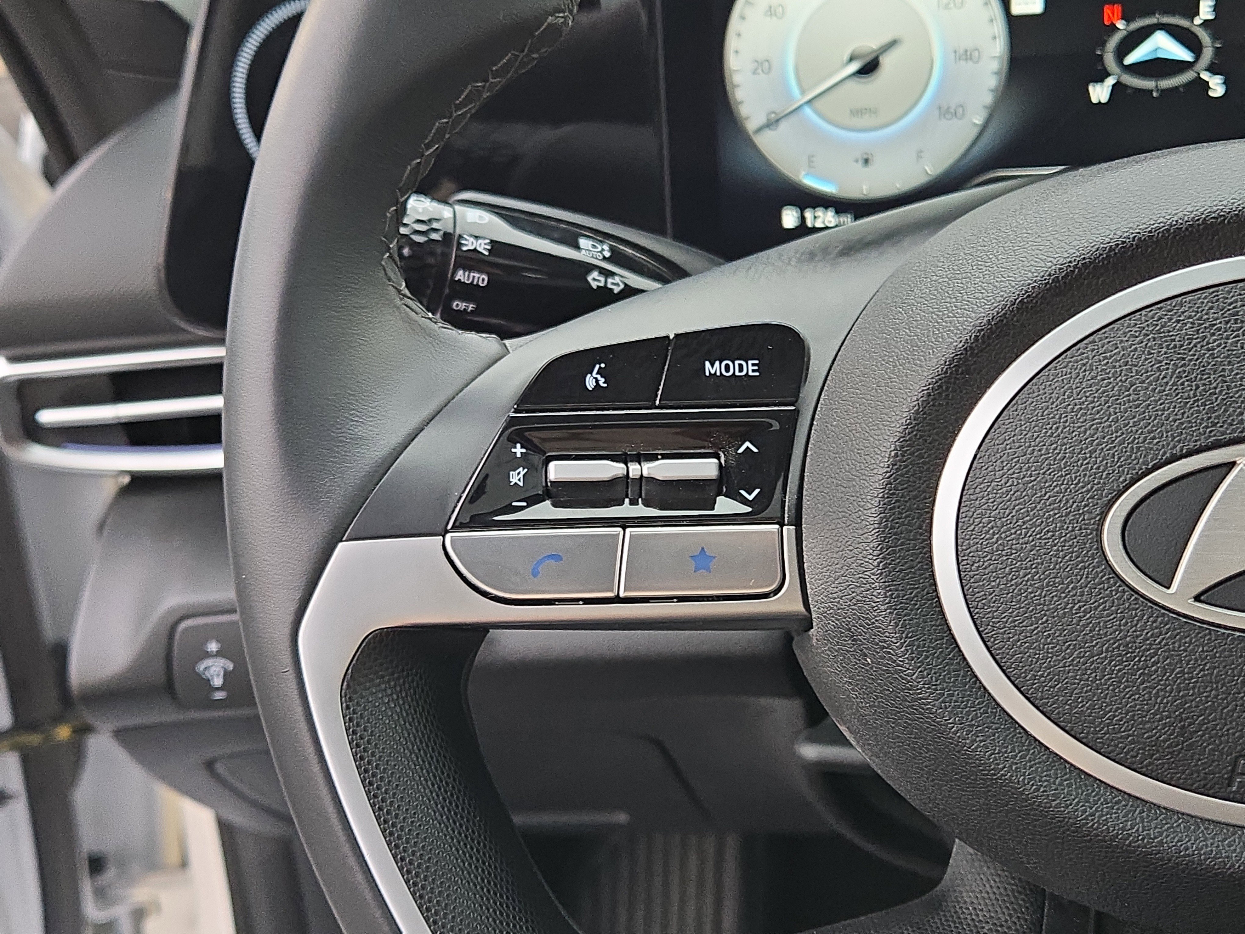 Used 2025 Hyundai Elantra SEL image 24