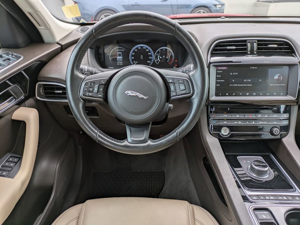 Used 2017 Jaguar F-PACE Prestige image 16