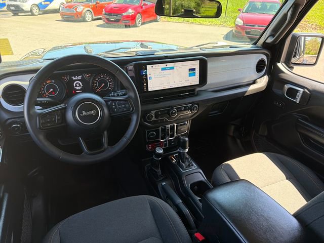 Used 2024 Jeep Wrangler Willys AWD/4WD image 30