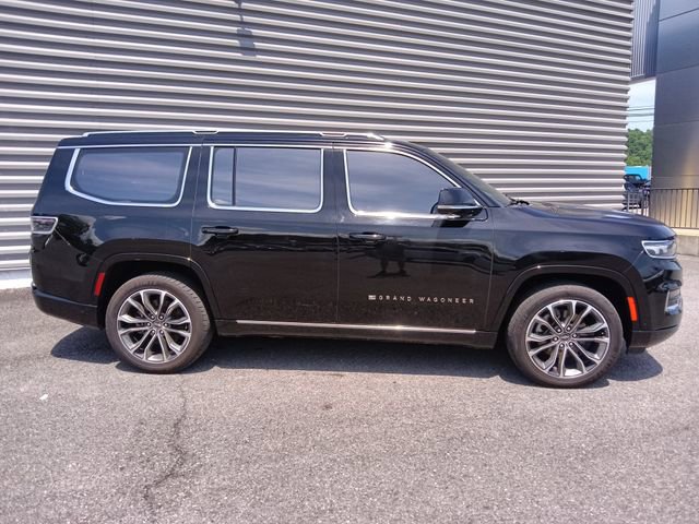 Used 2022 Jeep Grand Wagoneer Series III w/ Rear Seat Video Group 1 AWD/4WD image 2