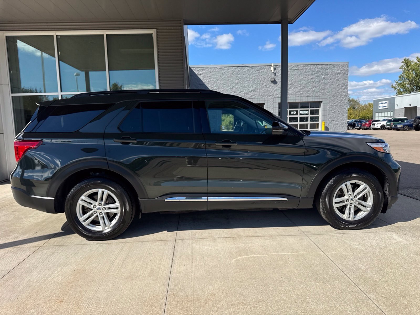Certified 2024 Ford Explorer XLT w/ Equipment Group 202A AWD/4WD image 9