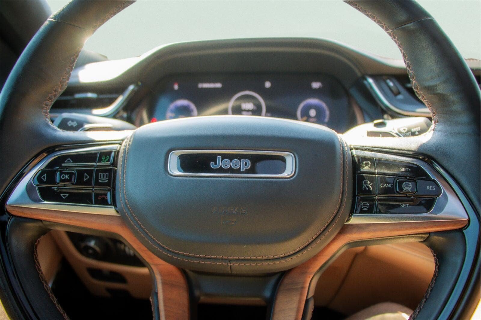 Used 2023 Jeep Grand Cherokee L Summit AWD/4WD image 12