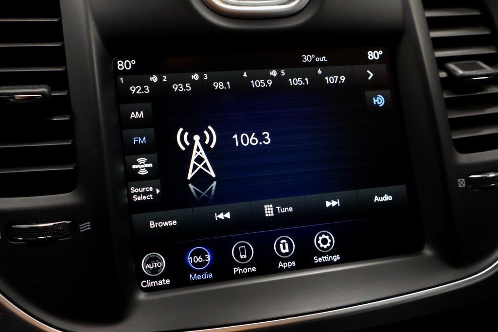 Used 2022 Chrysler 300 Touring image 32