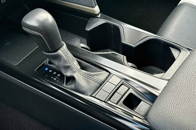 Used 2025 Toyota Camry SE image 18