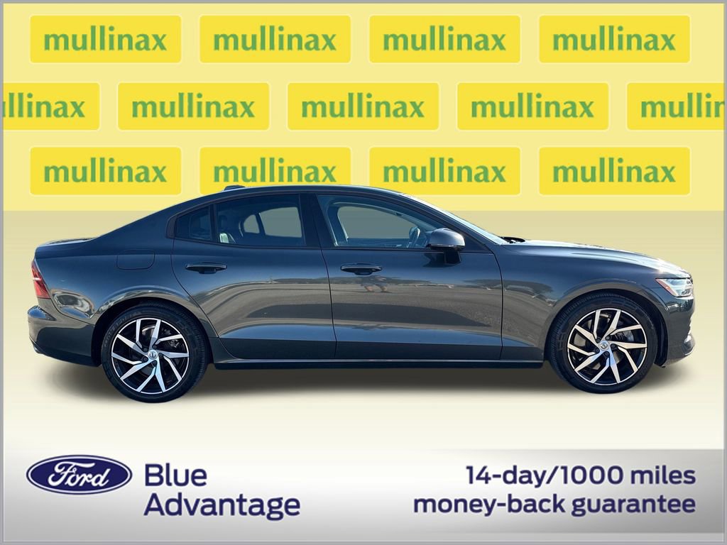 Used 2020 Volvo S60 T6 Momentum image 2