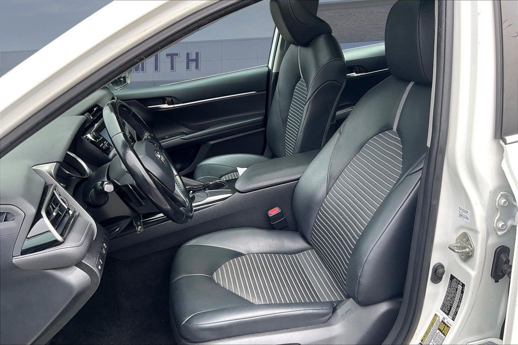 Used 2020 Toyota Camry SE FWD image 21